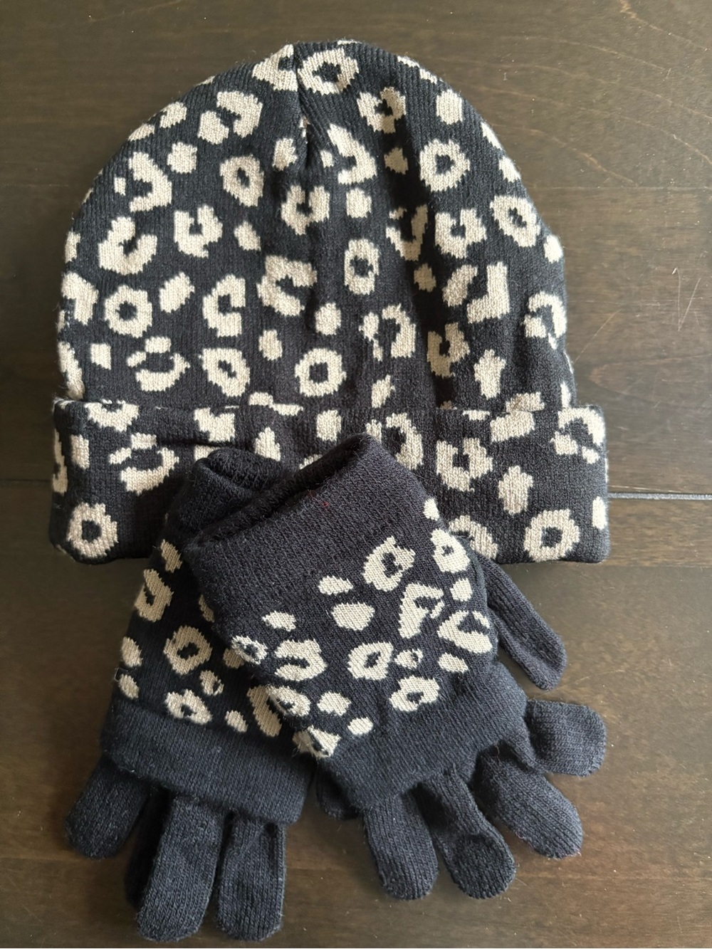 Mission Ridge Cuffed Beanie Hat 3 in 1 Gloves Leopard Cheetah Black OSF - Picture 2 of 6